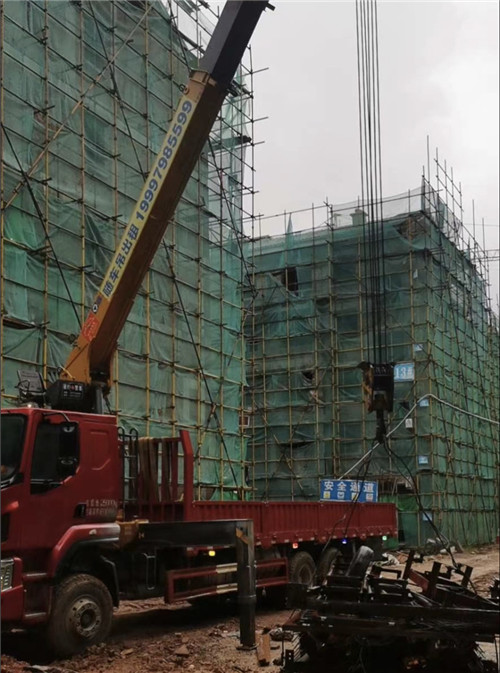 望奎县“慢工细活”—— 吊车的 “微动控制” 技术