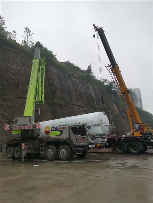 望奎县“不怕风雨冻”—— 吊车的 “恶劣环境适应” 技术